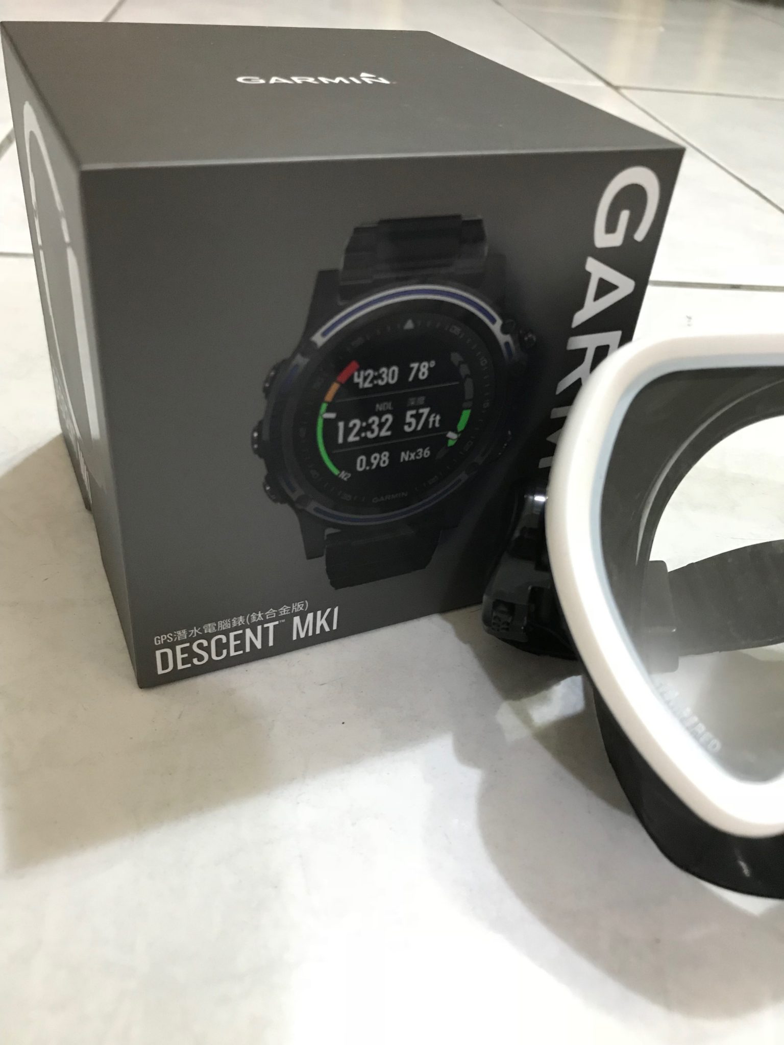 Garmin descent mk1 hot sale vs suunto d5